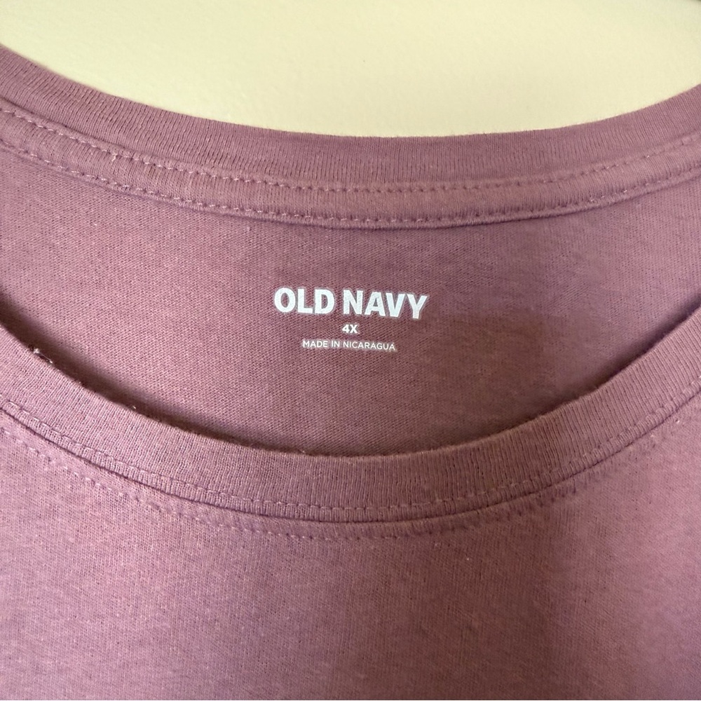 Old Navy Carrie and Big Graphic Tee - Picture 3 of 5